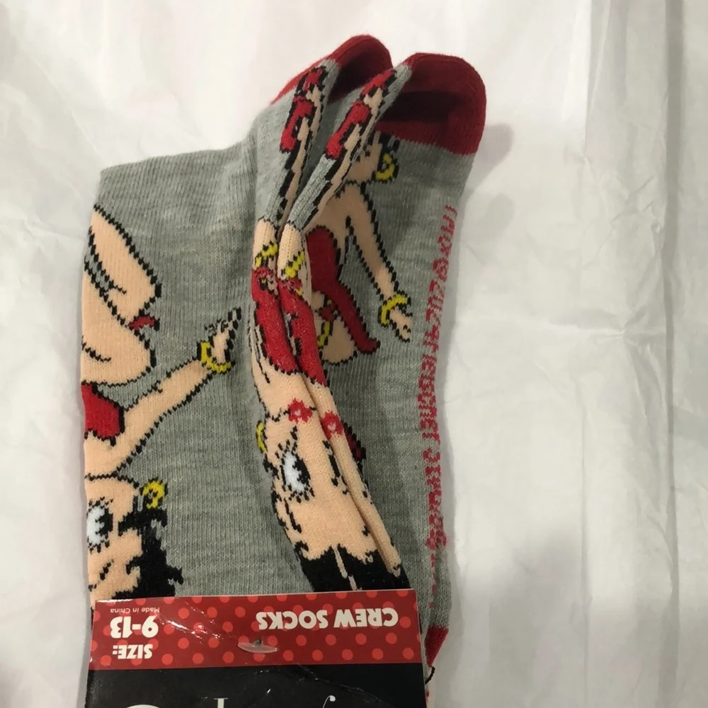 Betty Boop gray & red‎ retro crew socks fits sizes 9-13 new